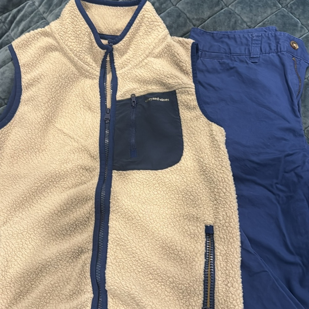 Boys Vineyard Vine Sherpa vest, size small (8-10) - Picture 5 of 5